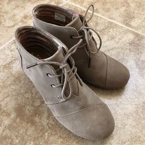 TOMS Tan Color Ankle Wedges Boots Size 6